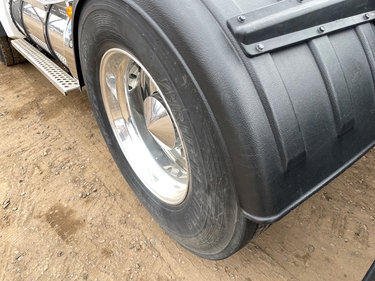 2019-kenworth-t880-image-32