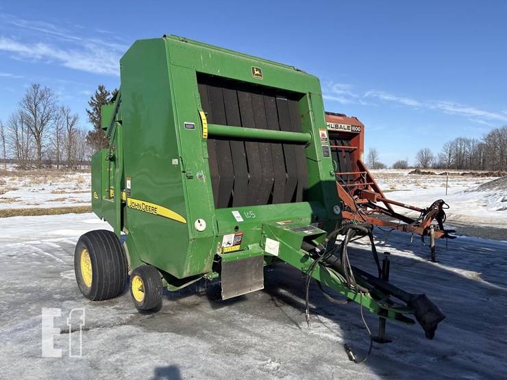 2000-john-deere-567-image-1