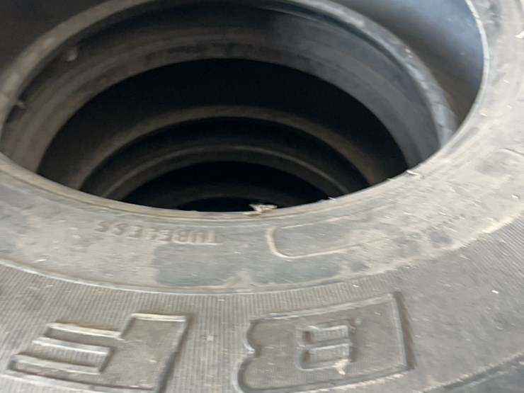 set-of-eight-truck-tires,-size-is-275/80/r-22.5,-all-are-excellent-shape-image-27