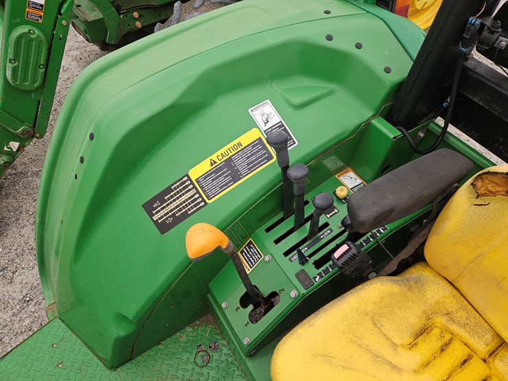 2014-john-deere-6105d-image-7