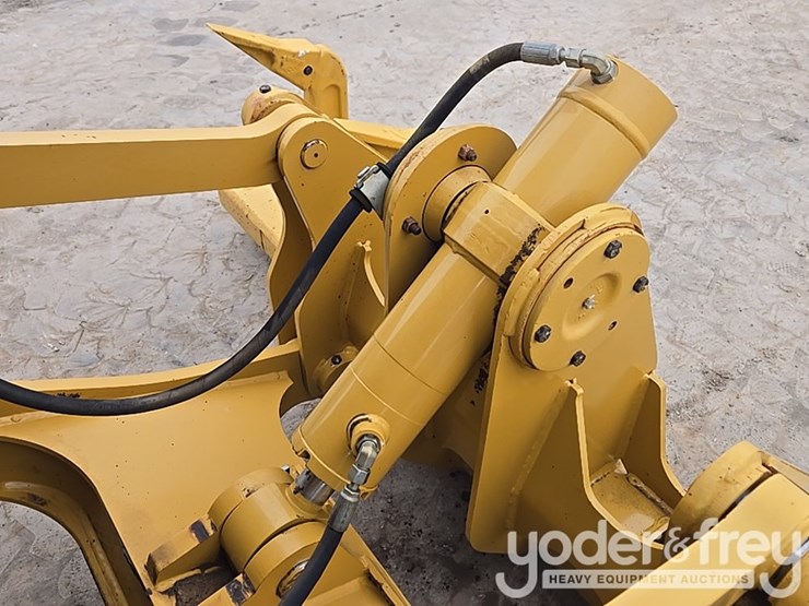 2015-caterpillar-12m3-image-53