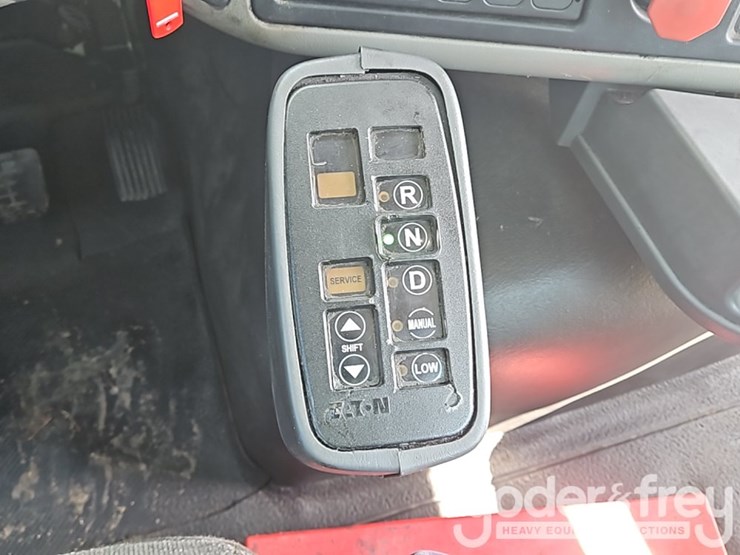 2017-international-8600-image-46