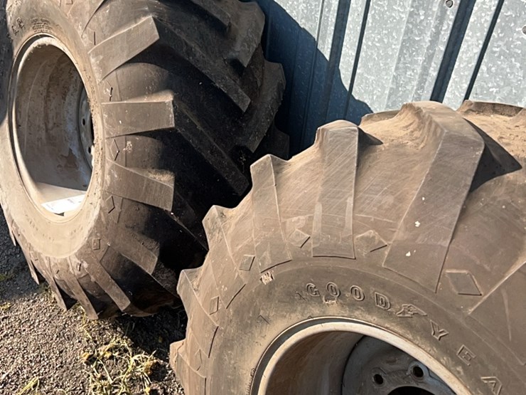 excellent-set-of-grip-tires,-size-is-16.5-l-–-16.1.--came-off-of-versatile-or-john-deere-self-propelled-swather,-always-been-stored-inside-image-7