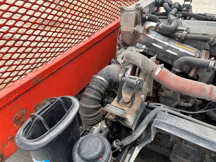 2015-isuzu-npr-xd-image-23