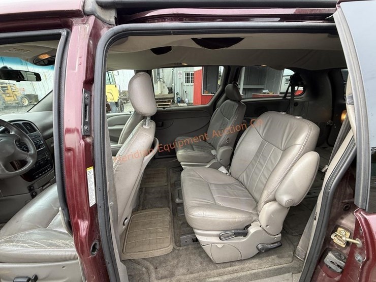 2002-chrysler-town-&-country-image-20