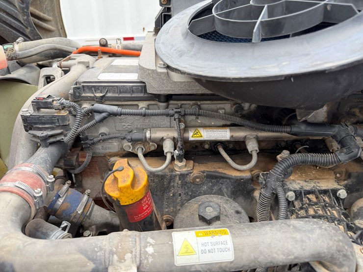 #40952-•-2016-freightliner-t/a-daycab-truck-tractor-3akjged50gshn2261-image-47