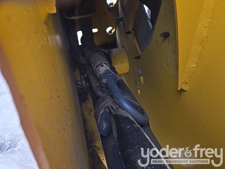 2021-deere-317g-image-45