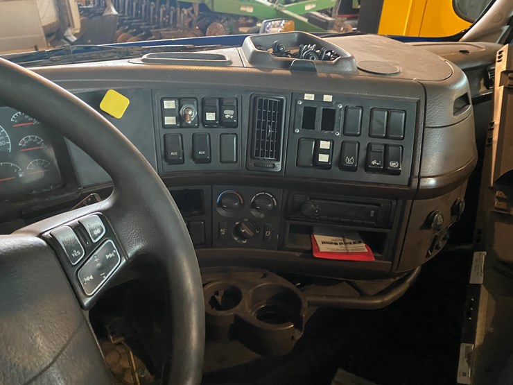 #310-•-2015-volvo-d13-tandem-axle-semi-rolled-over-(has-wi-title)-(algoma,-wi)-image-28