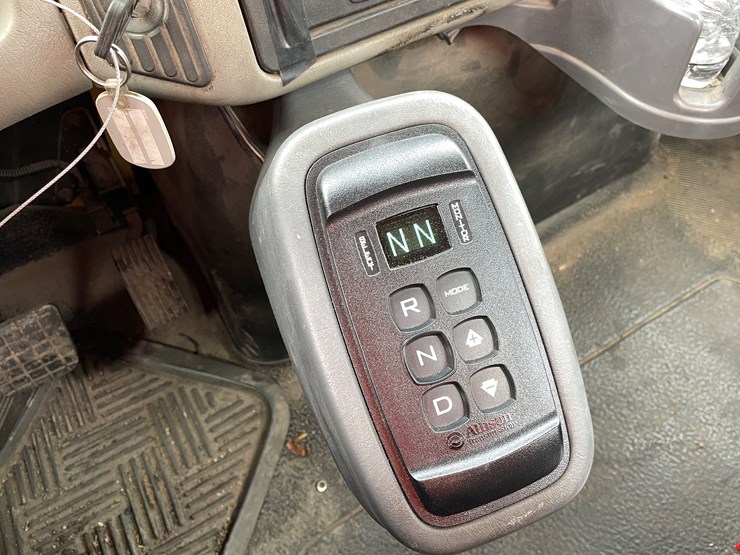 #1030-•-2011-international-truck-tractor-(has-mn-title)-image-24