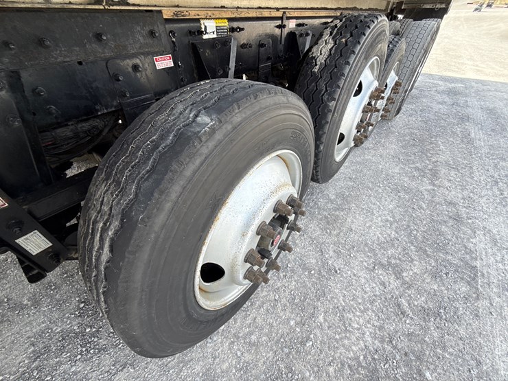 2017-mack-granite-gu713-image-35