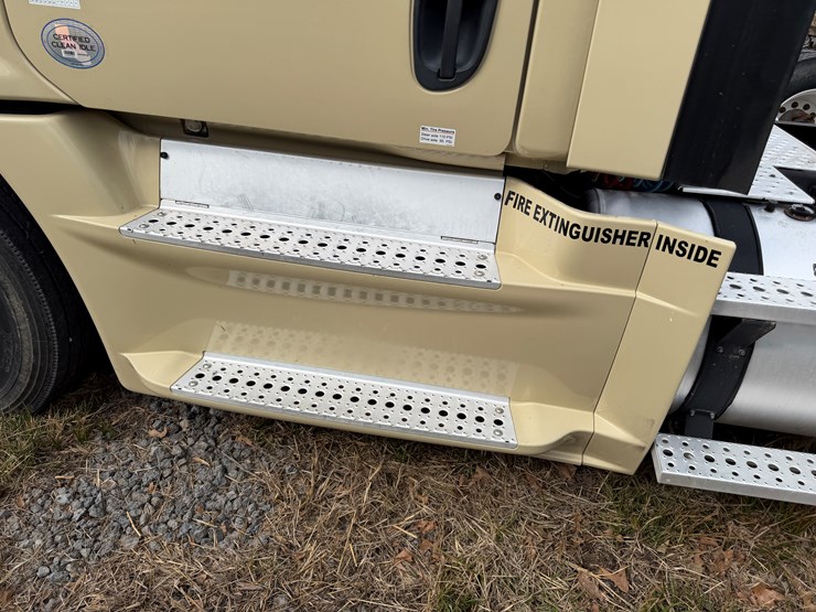 #40955-•-2016-freightliner-cascadia-t/a-daycab-truck-tractor-3akjged54gshn2294-image-28