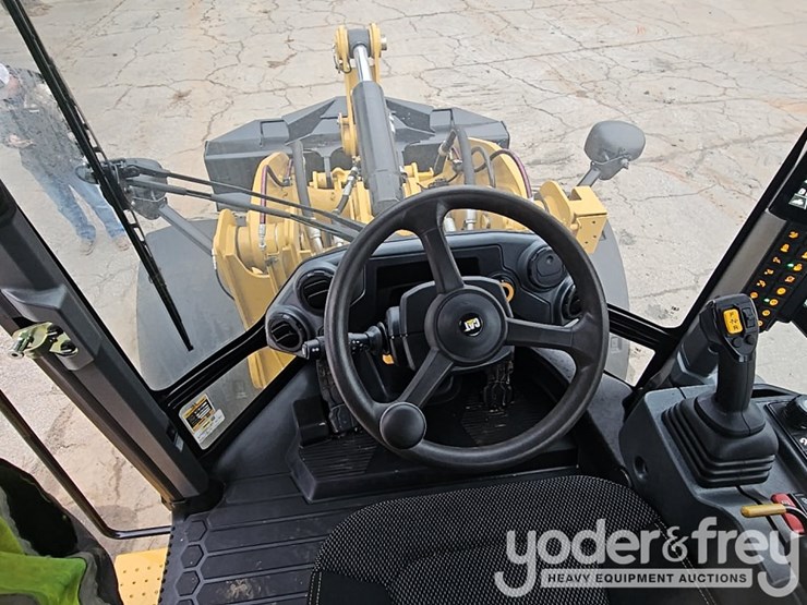 2026-caterpillar-926-image-38