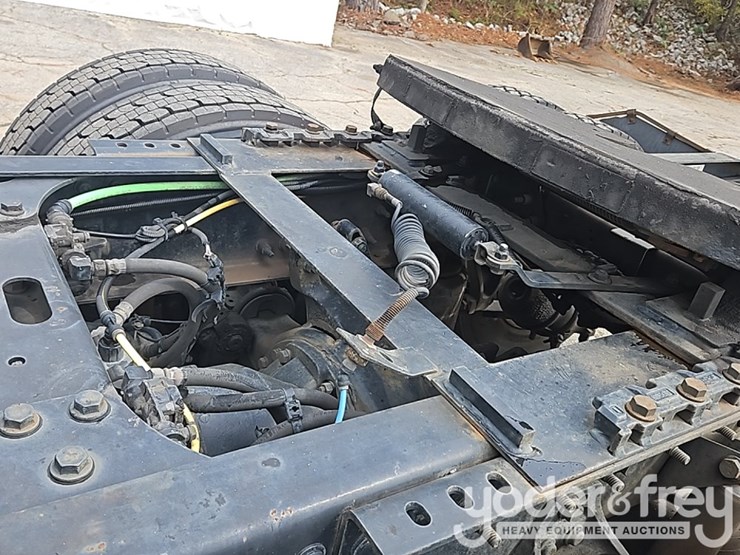 2017-international-8600-image-21