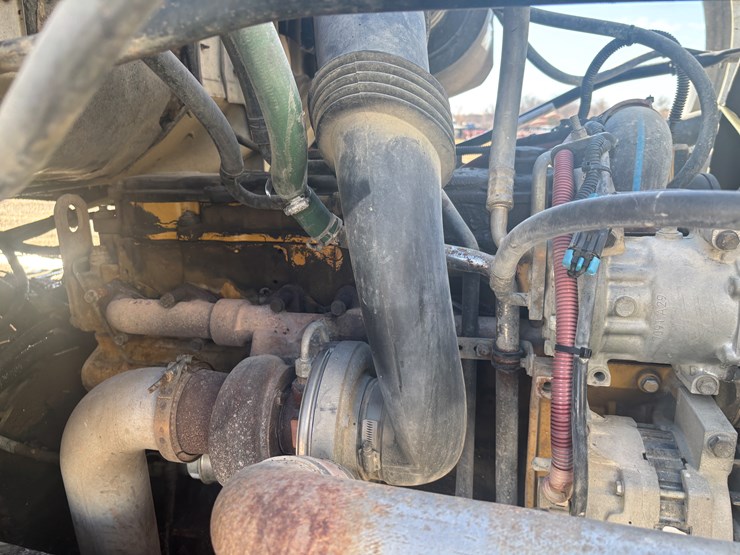 2005-sterling-lt8500-image-16