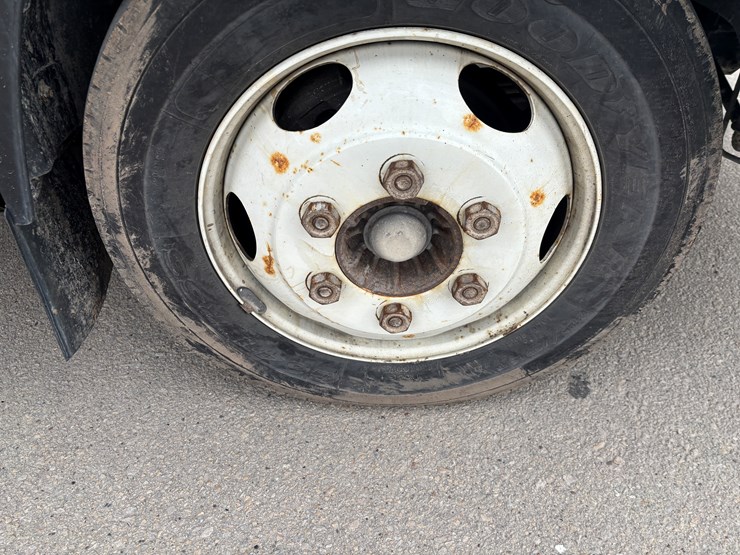 2015-isuzu-npr-xd-image-51