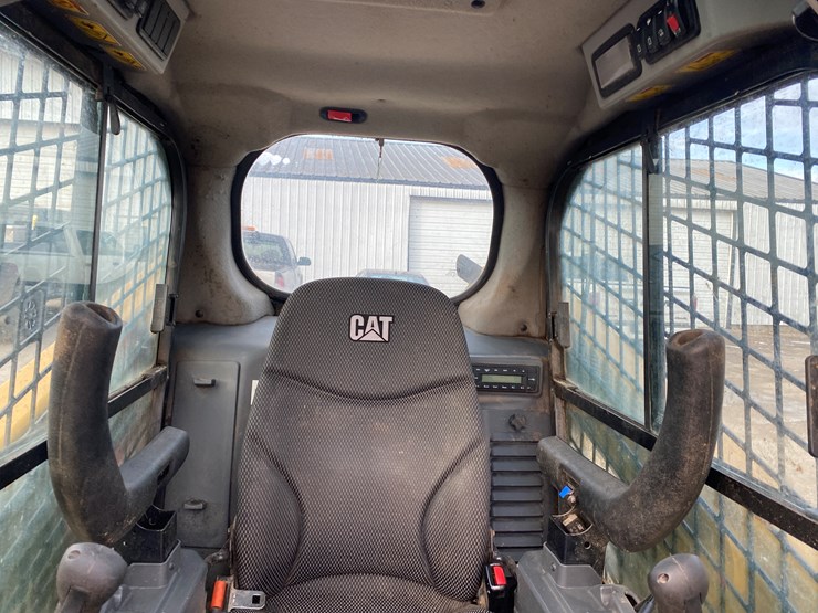 2023-caterpillar-226d3-image-26