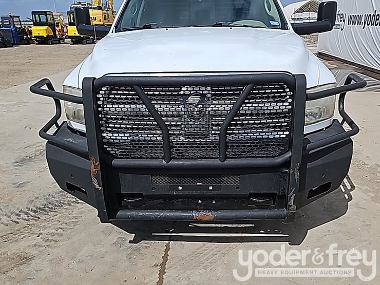 2010-dodge-ram-3500-image-17