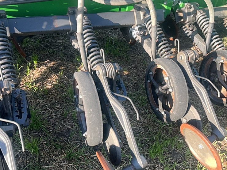 2018-john-deere-1910-image-124