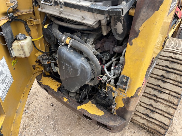 caterpillar-247-image-21