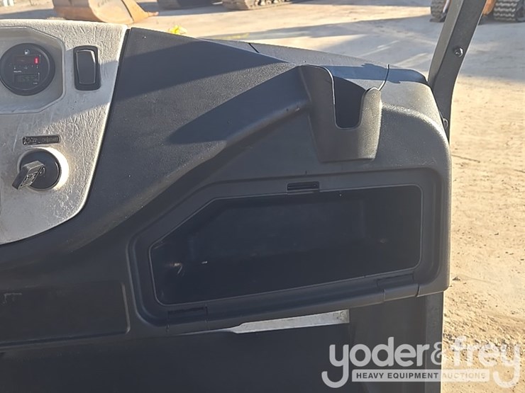 2018-club-car-carryall-300-image-32