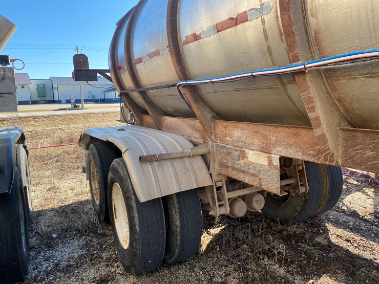 #520-•-1983-brenner-semi-manure-tanker-trailer-(no-title)-(st.-nazianz,-wi)-image-7