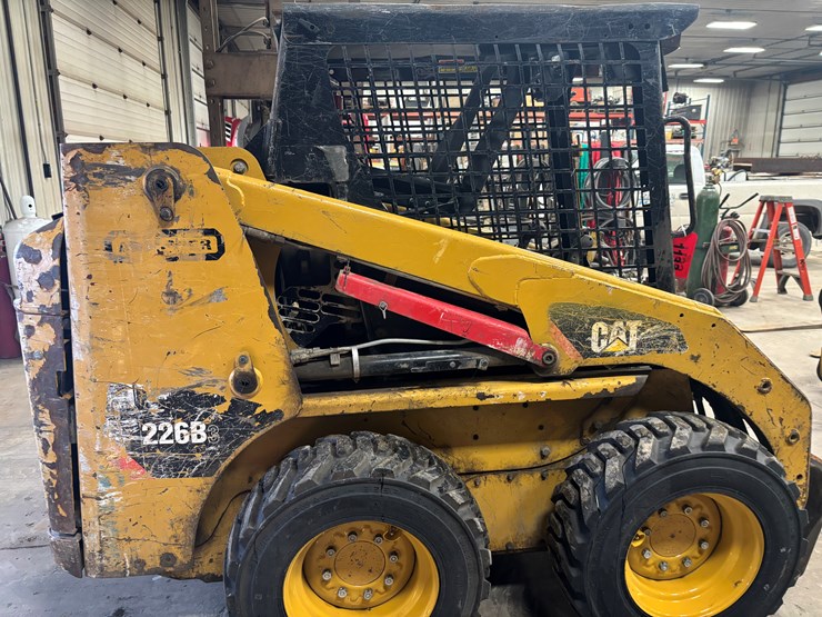 2013-caterpillar-226b3-image-13