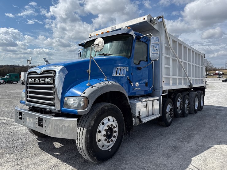 2017-mack-granite-gu713-image-1