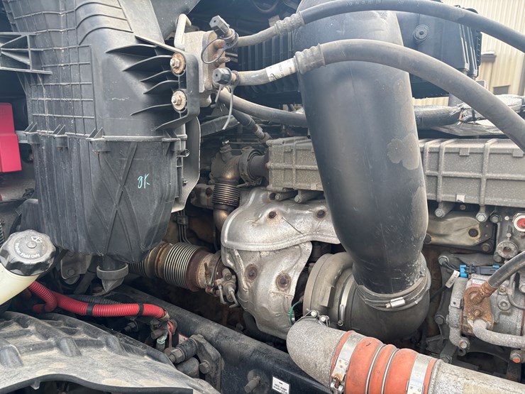 2018-freightliner-cascadia-126-image-43