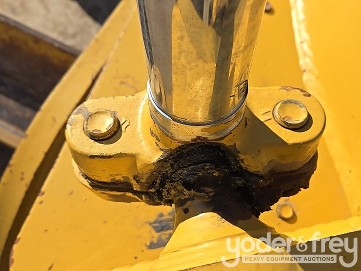 2005-caterpillar-140h-vhp-plus-image-46