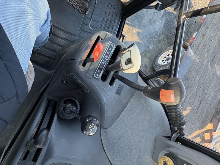 new-holland-ts110-image-18