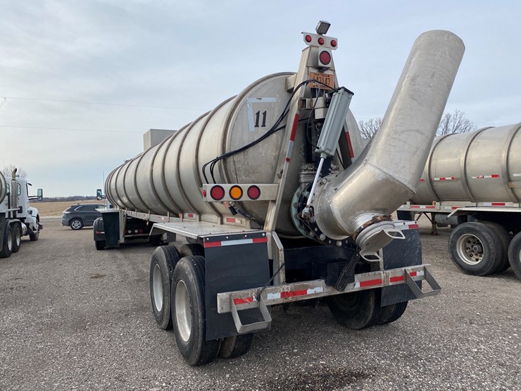 #502-•-2012-northern-8,500-gallon-semi-manure-tanker-(has-wi-title)-(waupun,-wi)-image-12