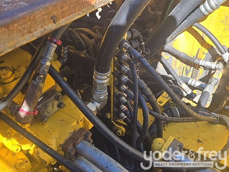 2013-komatsu-pc490-lc-10-image-49