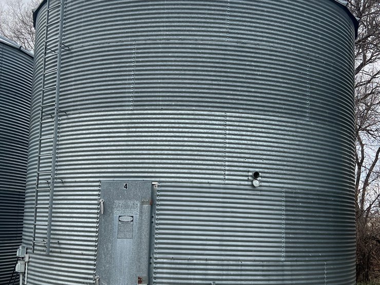lot-26.-5,000-bu.-grain-bin-to-be-moved,-includes-single-phase-bin-fan-(bin-4)-image-1