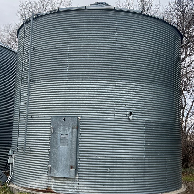 Lot 26. 5,000 bu. grain bin to be moved, includes single phase bin fan (bin 4)