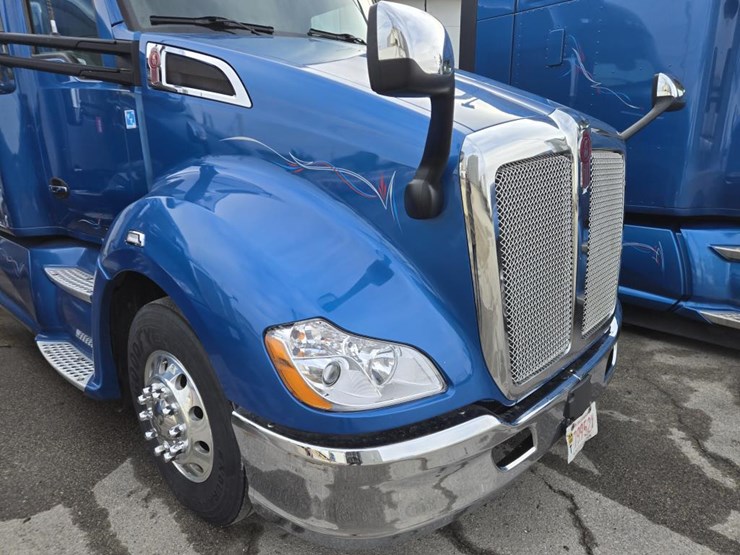 2019-kenworth-t680-image-10