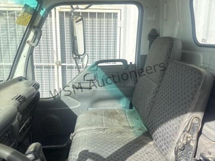 2007-isuzu-nrr-image-27