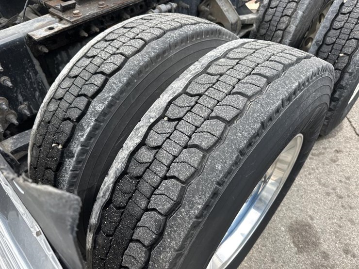 2018-volvo-10-image-58