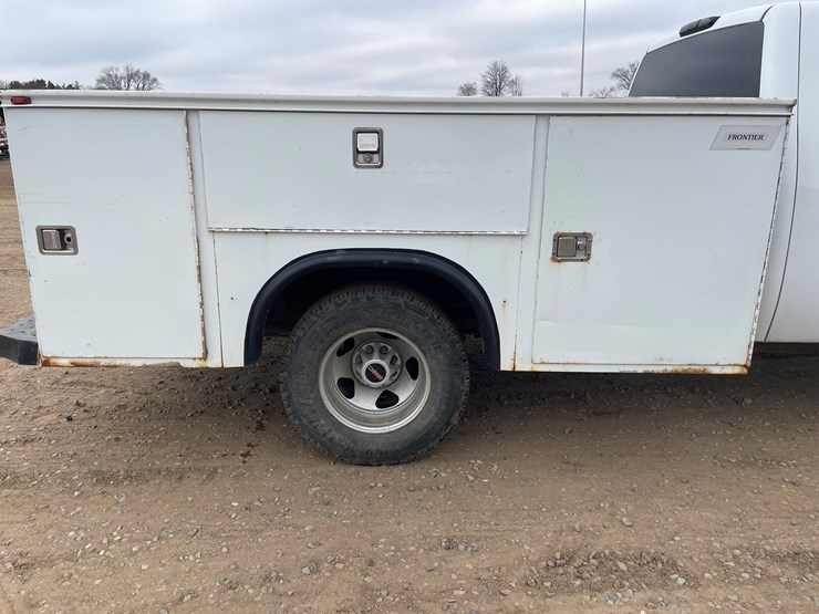 2008-gmc-3500-image-25