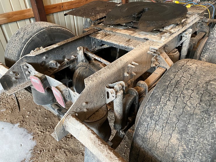 #310-•-2015-volvo-d13-tandem-axle-semi-rolled-over-(has-wi-title)-(algoma,-wi)-image-16