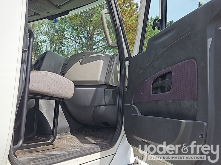 2017-international-8600-image-39