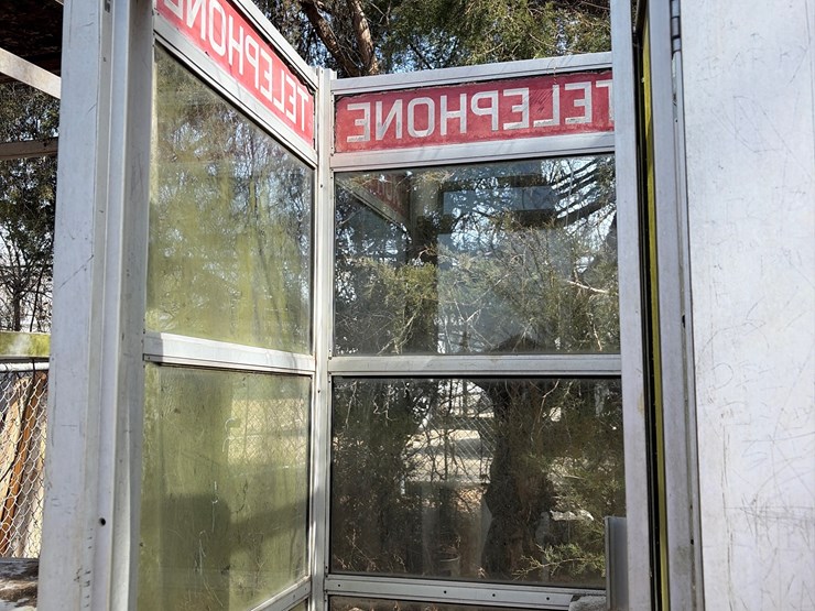 #2-•-vintage-phone-booth-image-3
