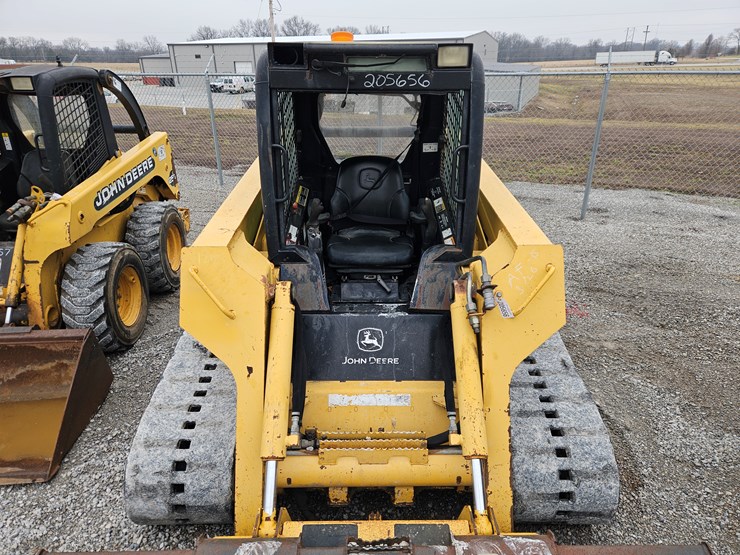 2007-deere-ct332-image-4