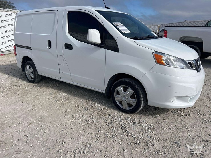 2018-nissan-nv200-image-2