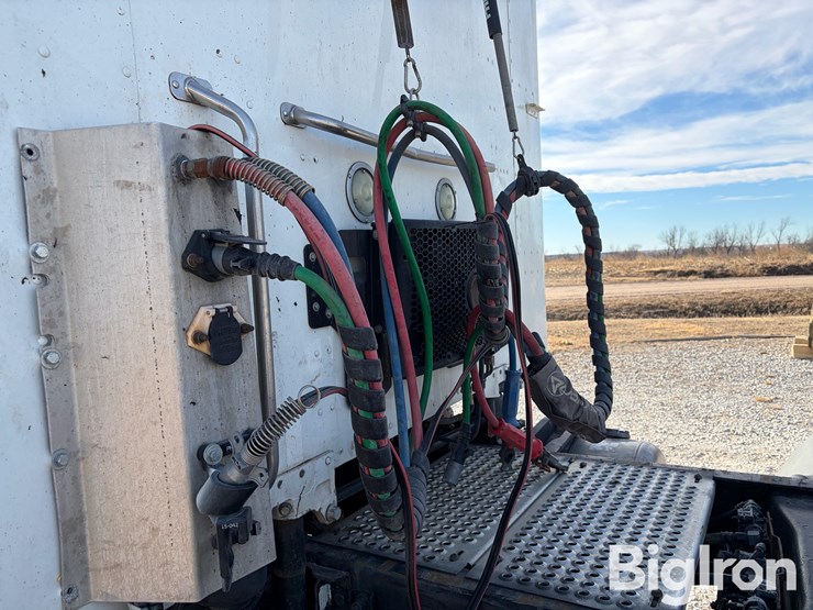 2016-peterbilt-579-image-14