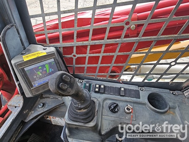 2017-takeuchi-tl12r2-image-25