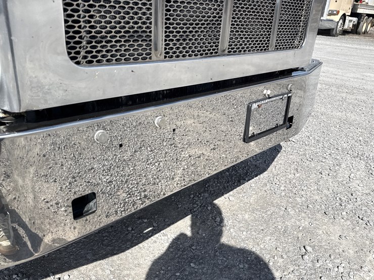 2008-peterbilt-367-image-13