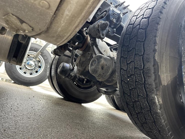 2022-volvo-10-image-35