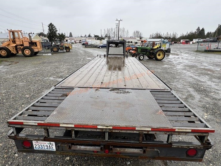 2003-titan-trailer-image-17