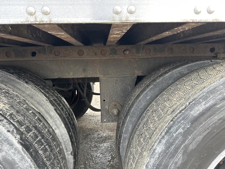 2015-utility-53'-image-15