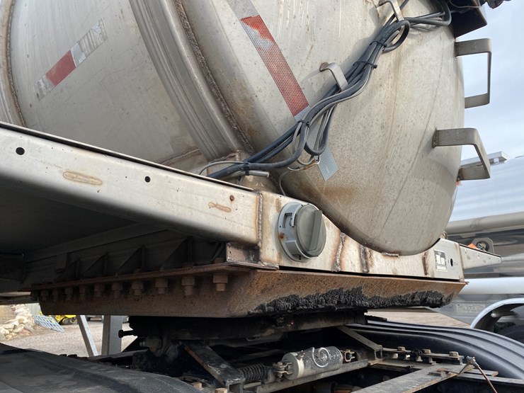 #500-•-2012-northern-8,500-gallon-semi-manure-tanker-(has-wi-title)-(waupun,-wi)-image-50